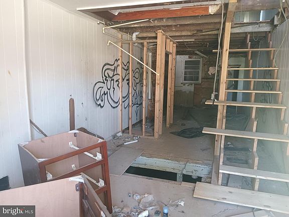 4th image of 319 Furrow St