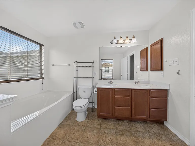 9001 Bird Brook Ln — Photo 22