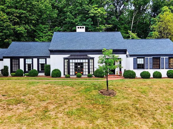 1431 Dogwood Rd, Staunton, VA 24401