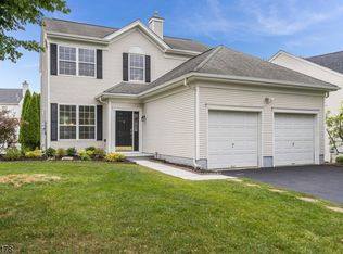 9 Saxton Dr, Hackettstown, NJ 07840