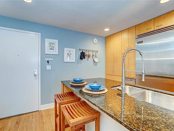 3rd image of 1120 E Kennedy Blvd Unit 735