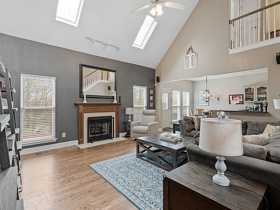 4th image of 1702 Thompson Ct