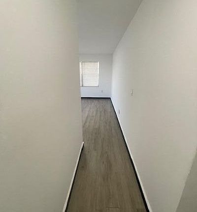 3rd image of 411 SE 10th St APT 5