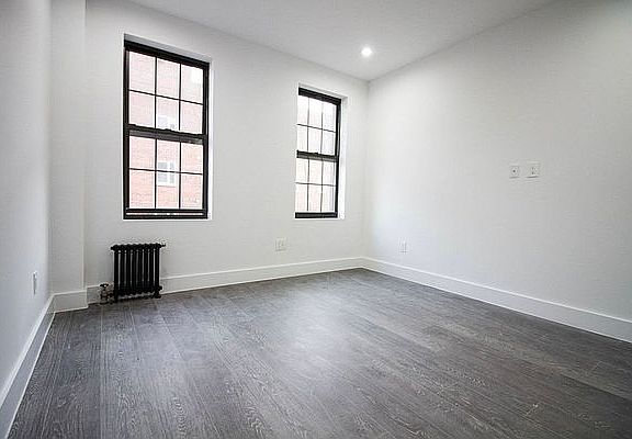 5th image of 969 Willoughby Ave APT 3L