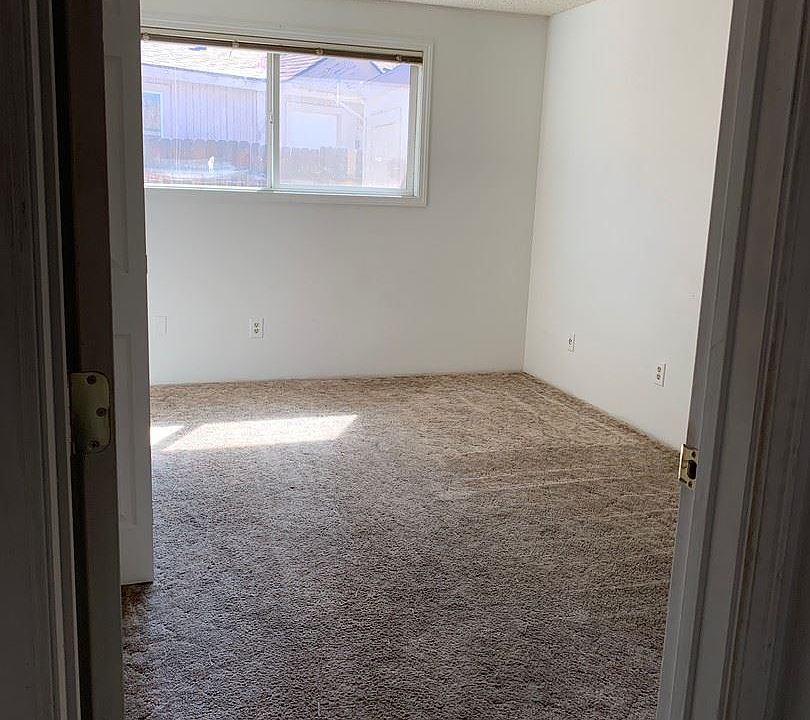 2nd image of 2647 Pear St APT 2