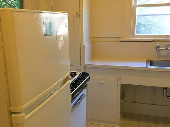 3rd image of 2642 Derby St APT 1