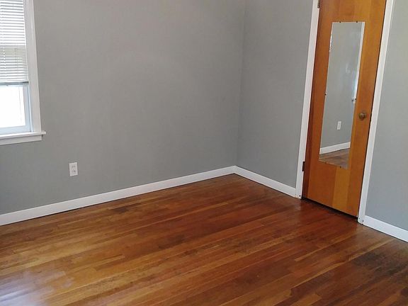 3rd image of 1201 Willow Springs Dr