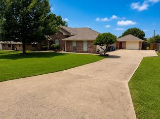 421 Bluebonnet Ln, Red Oak, TX 75154