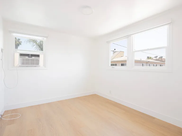 1000 N Curson — Photo 10
