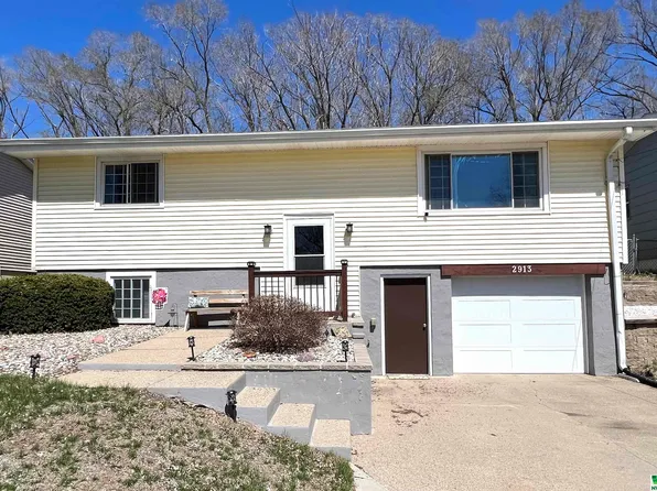 2913 20th St, Sioux City, IA 51105