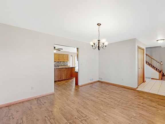 4th image of 70 Brittany Dr