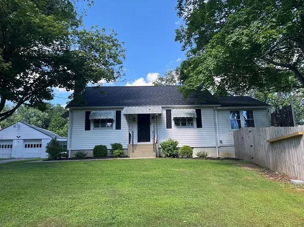 1116 Hoffman Dr, Oakdale, PA 15071