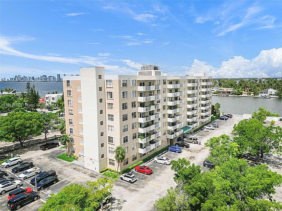 2nd image of 1455 N Treasure Dr Penthouse B