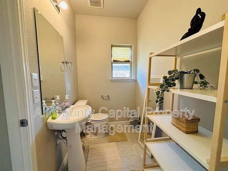 3 bed, 2.0 bath, 2046 sqft, $2,055 — Photo 4