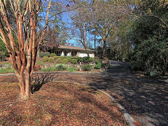 3rd image of 300 Cedar Knoll Ct