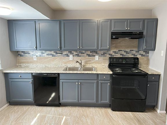 3rd image of 118 Brigadoon Cir