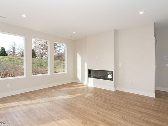 4th image of 3624 Great Windsor Ln