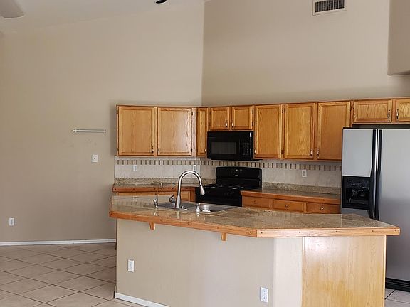 5th image of 16402 N 39th Pl