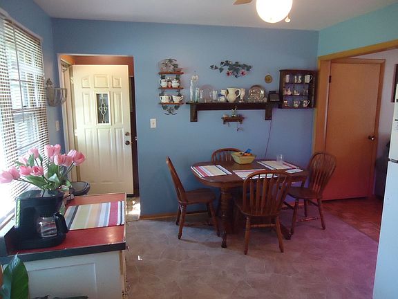 5th image of 761 Pleasant St