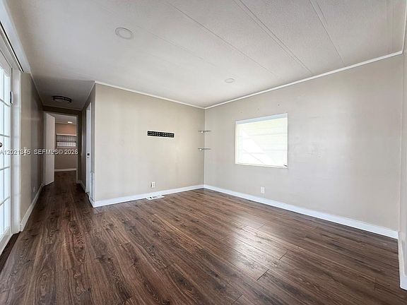 3rd image of 1332 S 33rd Ave