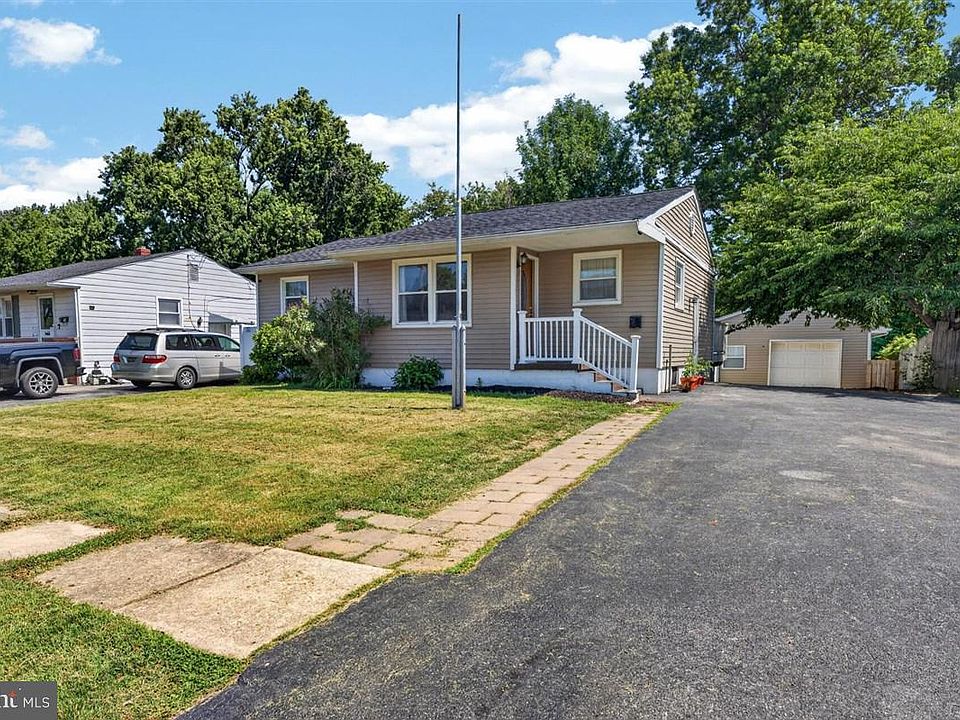 1st image of 13 Caxton Dr