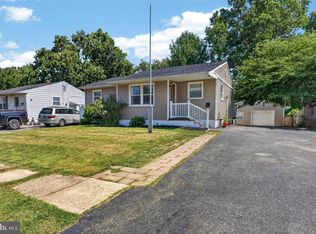 13 Caxton Dr, New Castle, DE 19720