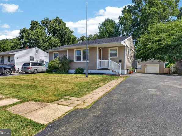 13 Caxton Dr, New Castle, DE 19720