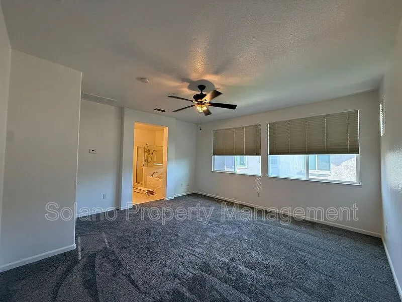 3 bed, 2.5 bath, 2242 sqft, $3,000 — Photo 4