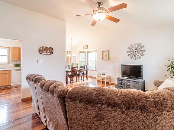 4th image of 796 Holly Farms Dr