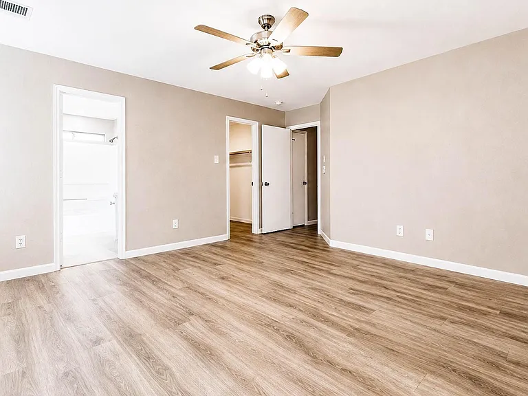 9506 Lasbury Dr — Photo 13