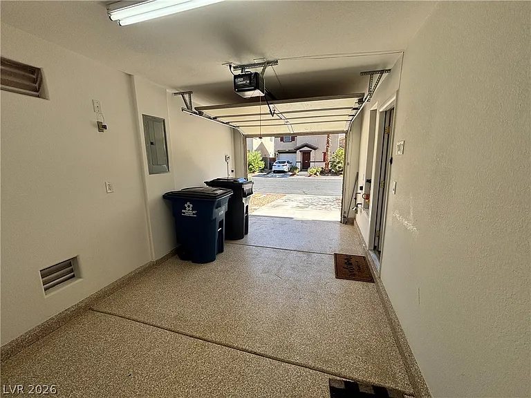 586 Brinkburn Point Ave — Photo 32