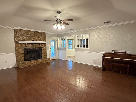 3rd image of 806 Sweetgum Ln