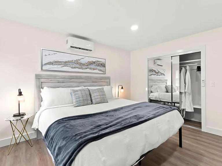 615 Clover Dr — Photo 10