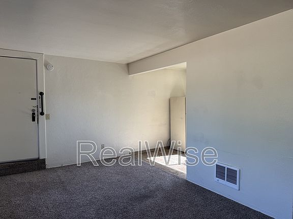 4th image of 3028 NE Douglas Ave