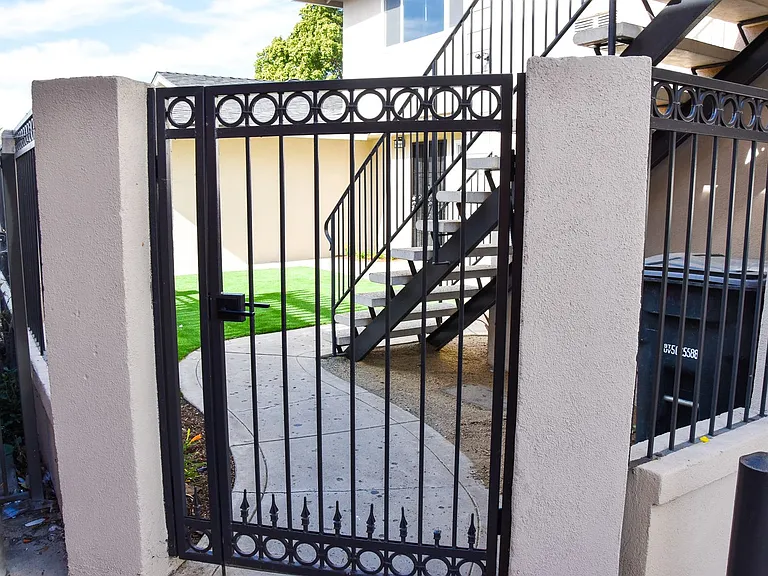 815 N Olive St — Photo 32