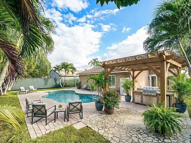 8411 Garden Gate Pl — Photo 2