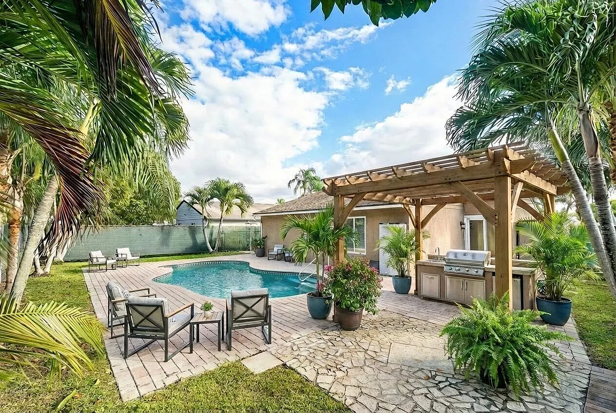 Building Photo - 8411 Garden Gate Pl