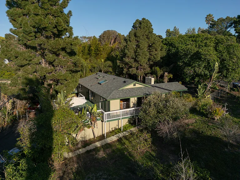 1050 Highland Dr — Photo 1