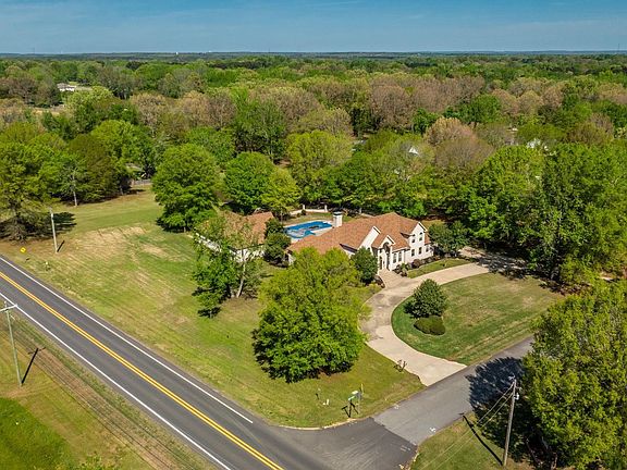3rd image of 6 Shady Grove Ln