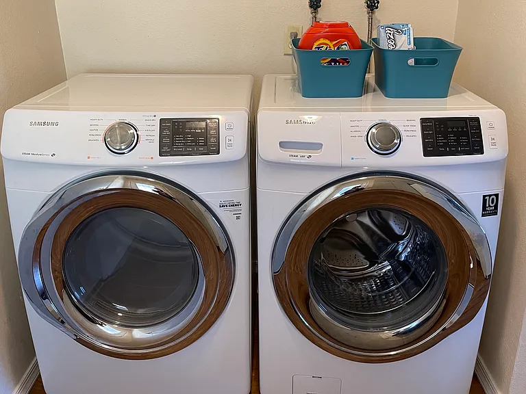 Washer/ Dryer Provided