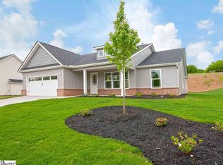 472 Silver Thorne Dr, Wellford, SC 29835