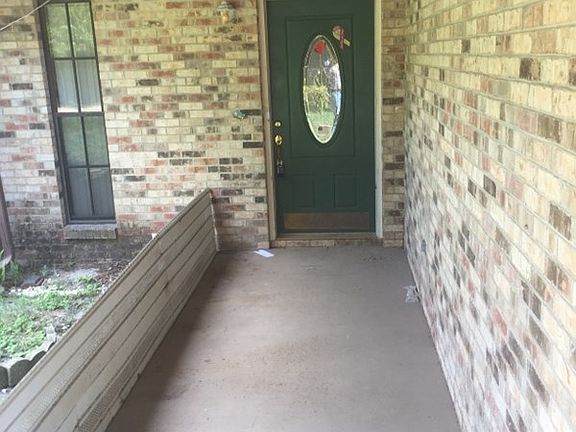2nd image of 904 N Bacher St
