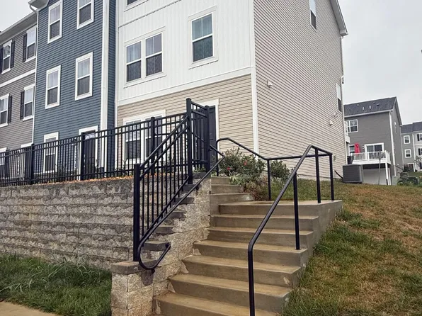 1320 Red Clover Ln, Ranson, WV 25438