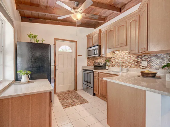 810 NE 3 Avenue, Pompano Beach, FL 33060