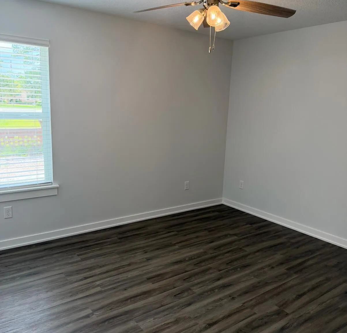 3 bed, 2.0 bath, 1043 sqft, $1,600 — Photo 4