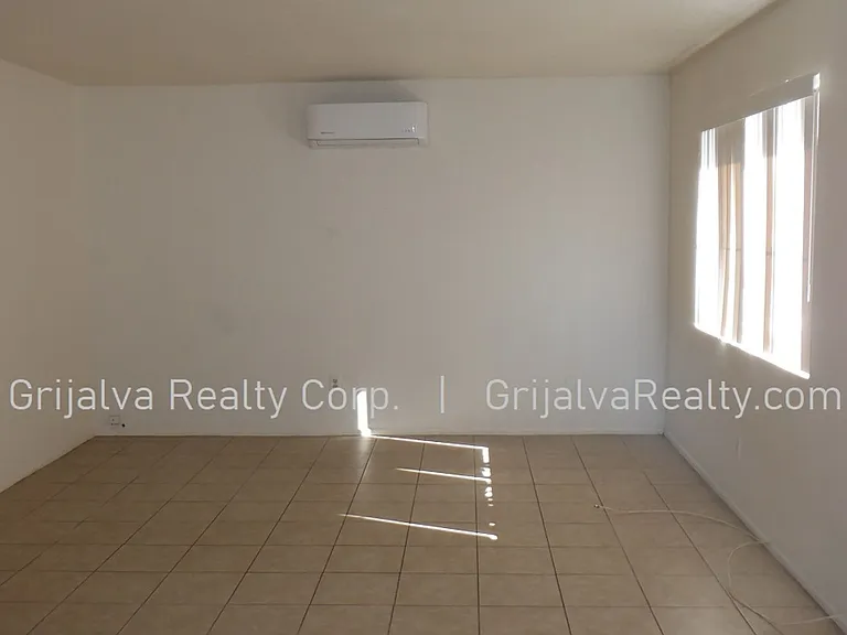 2439 Fontana — Photo 2