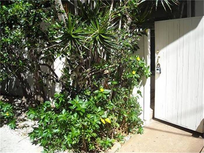 Private Gate Entryway