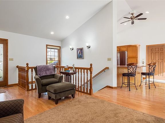 5th image of 321 Sequoia Dr