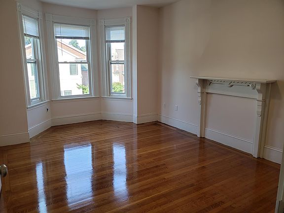 3rd image of 16 Marcella St Floor 2