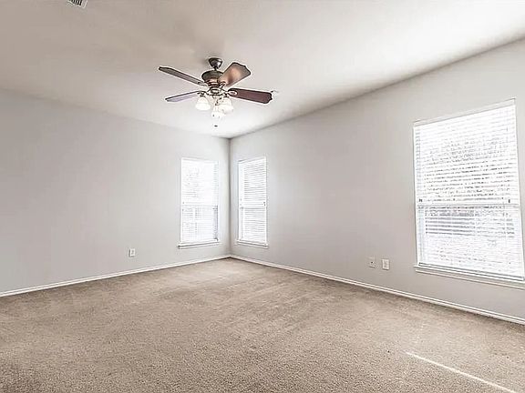 5th image of 9779 Old Field Dr #9779